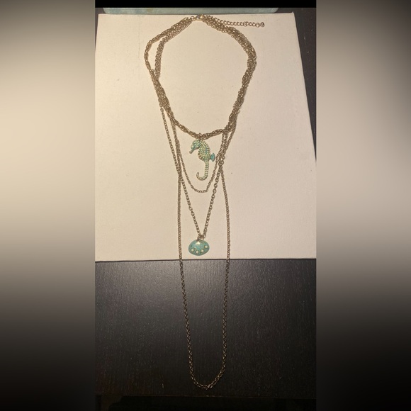 ๐๐ Vintage yet new one of a kind gold tone multilayered multi design necklace - Picture 5 of 12